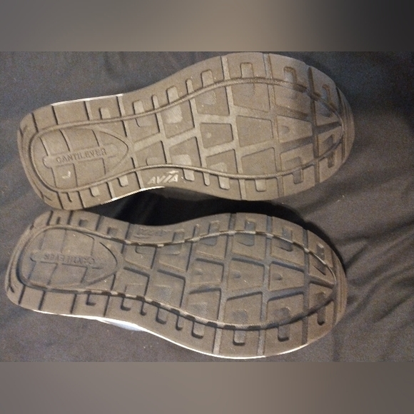 Men's AVIA Size 12 Cantilever Running Non Marking Athletic Shoes. Gently worn - Picture 5 of 5